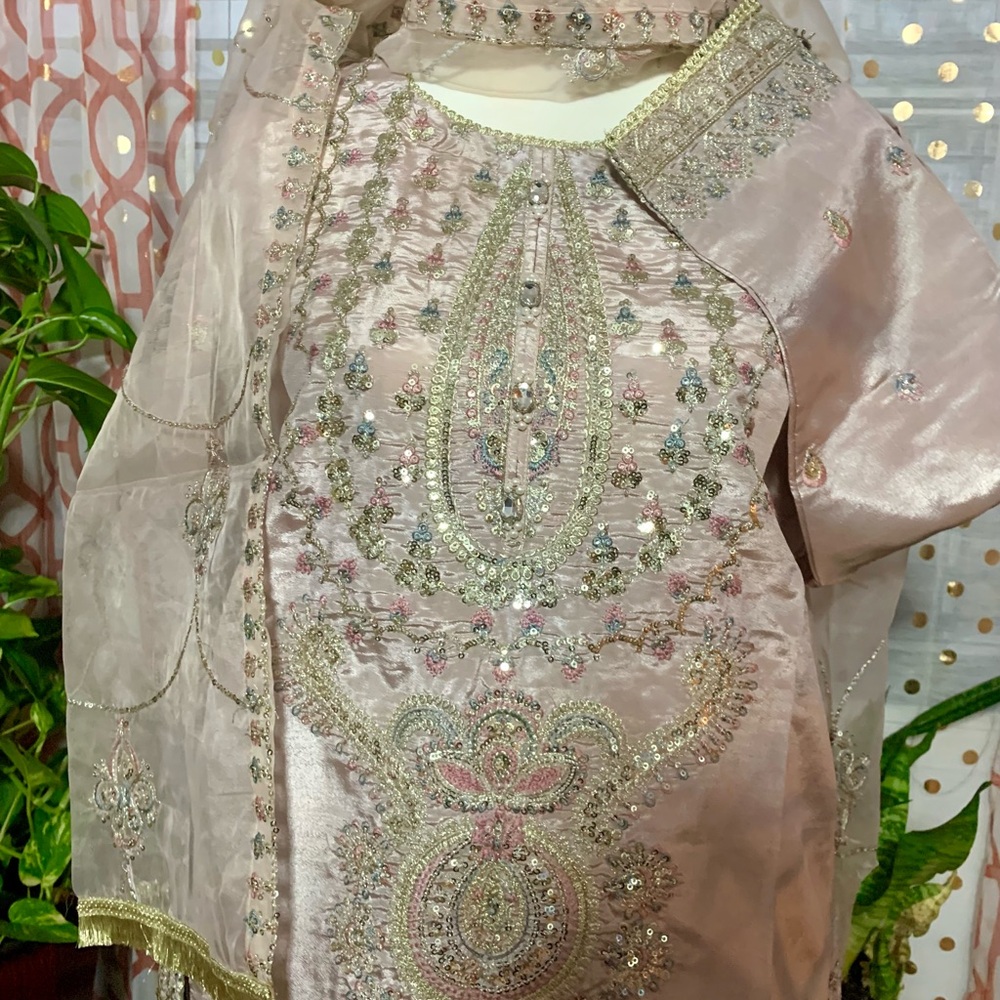 Elegant Embroidered Pink Outfit Plazzo Set - Picture 3 of 6